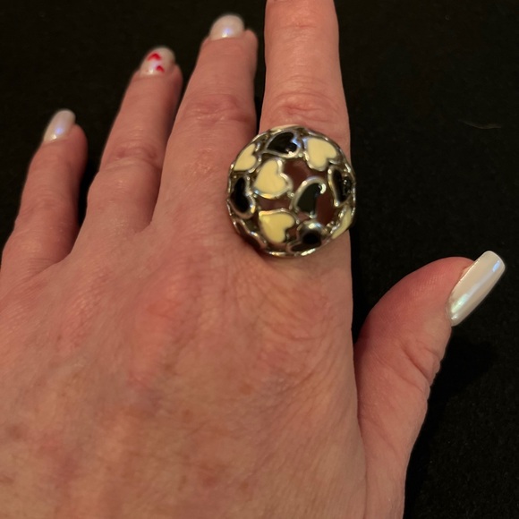 Size 8.5 | Silver Tone Domed | Cut Out Black Cream Enamel Hearts | Ring. - Picture 4 of 7